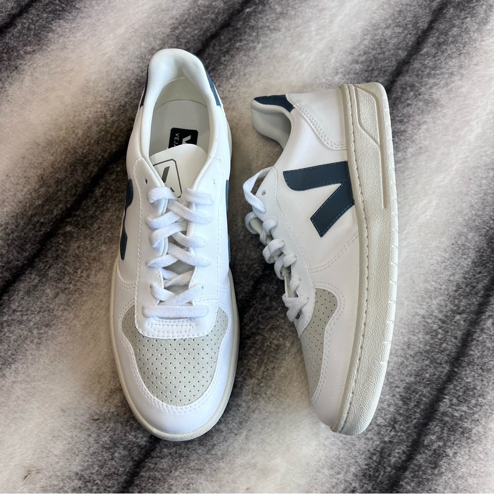 Veja V-10 White California Leather Low Top Sneakers